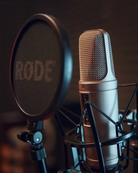 Karine Costa, Singer